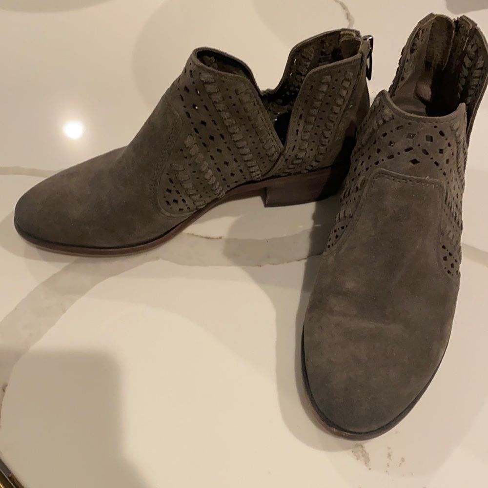 Vince Camuto Prasata booties